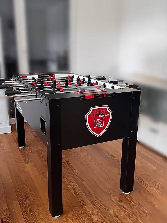 Spiele: Original Leonhart Kickertisch – Gebraucht aus Sirnach von Hispanita