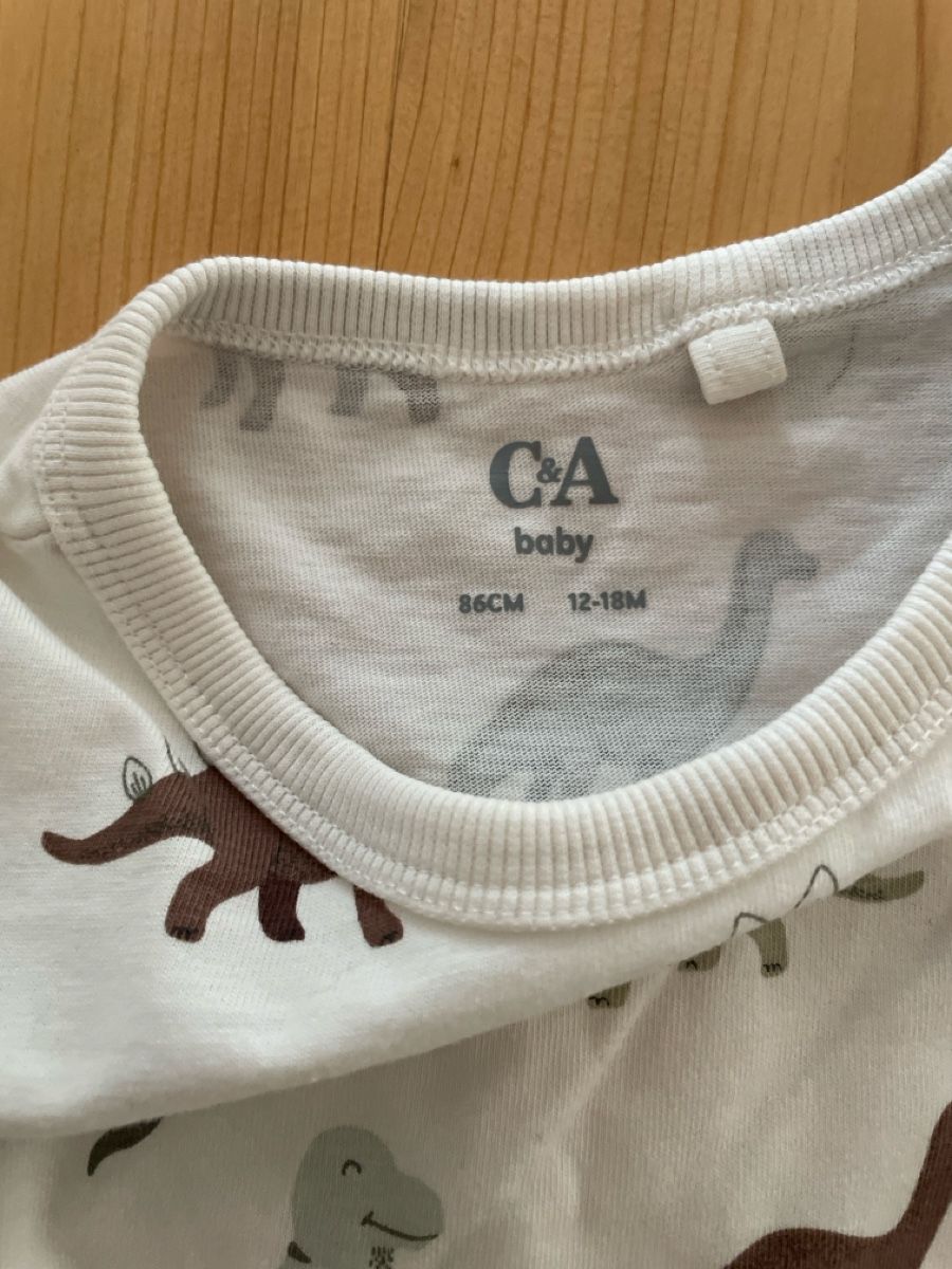 Lotti di vestiti: C&A Baby Dino Set, Grösse 86 – Usato da Spreitenbach venduto da Gloxinia 3