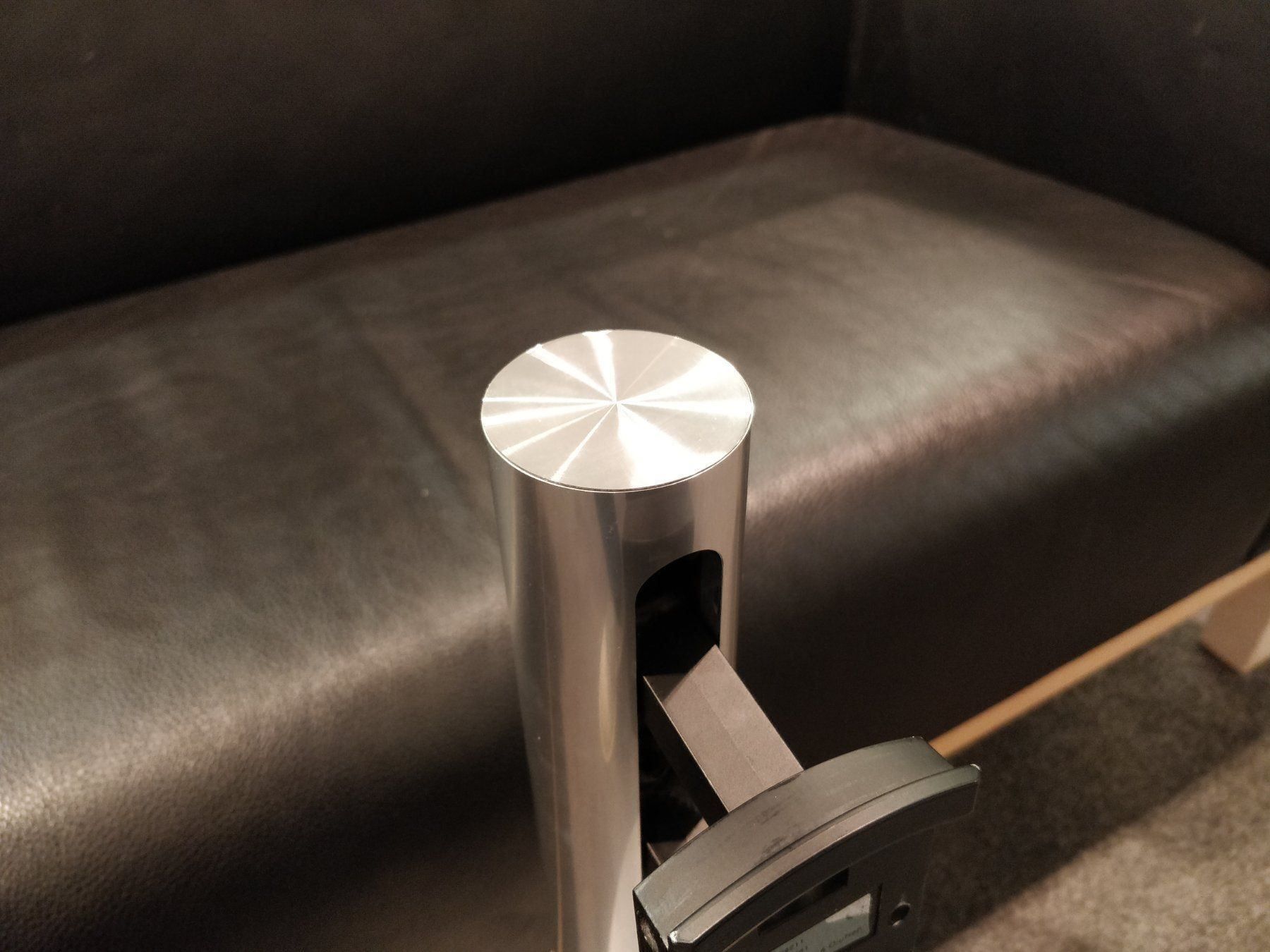 Bang & Olufsen Televisori: BeoVision 7-32 Motortischstandfuss 4092 – Usato da Hochdorf venduto da av-electronics 5