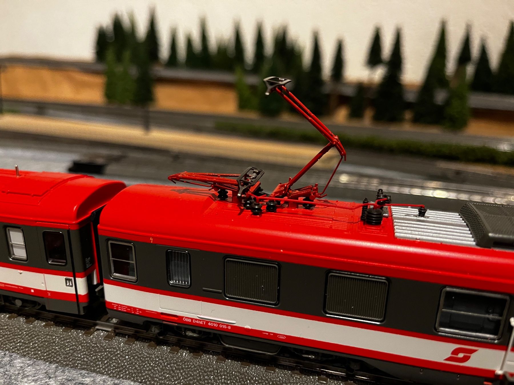 Roco Modelleisenbahnen: OeBB 4010 - Transalpin Rot von Roco 43898 – Gebraucht aus Mollis von zurichakos 2