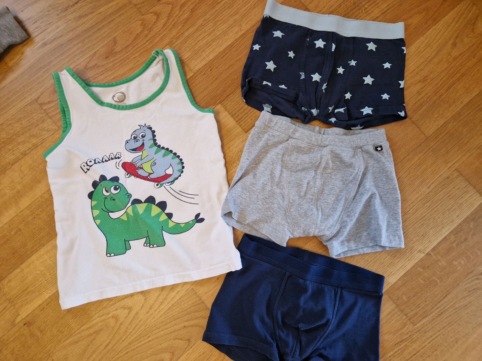 Lotti & Set di vestiti: Kleiderpaket Grösse 116/122 – Usato da Zürich venduto da nicinat 1