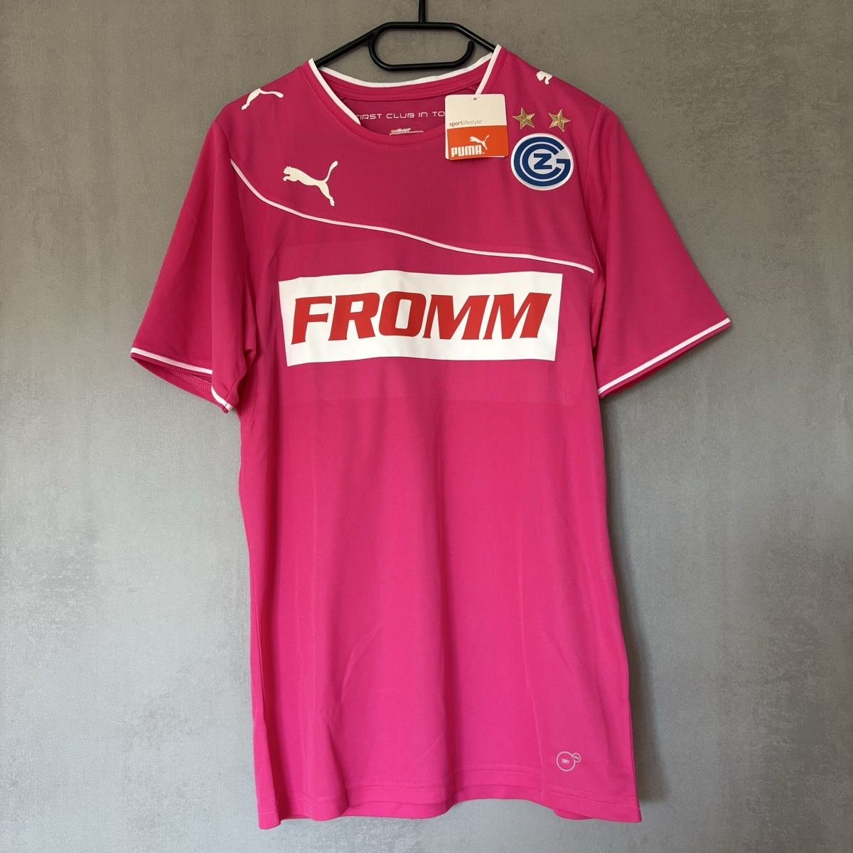 Puma Canottiere & Pantaloni: Grasshoppers Trikot Puma 2013/2014 – Nuovo (secondo la descrizione) da Winterthur venduto da LaBodega