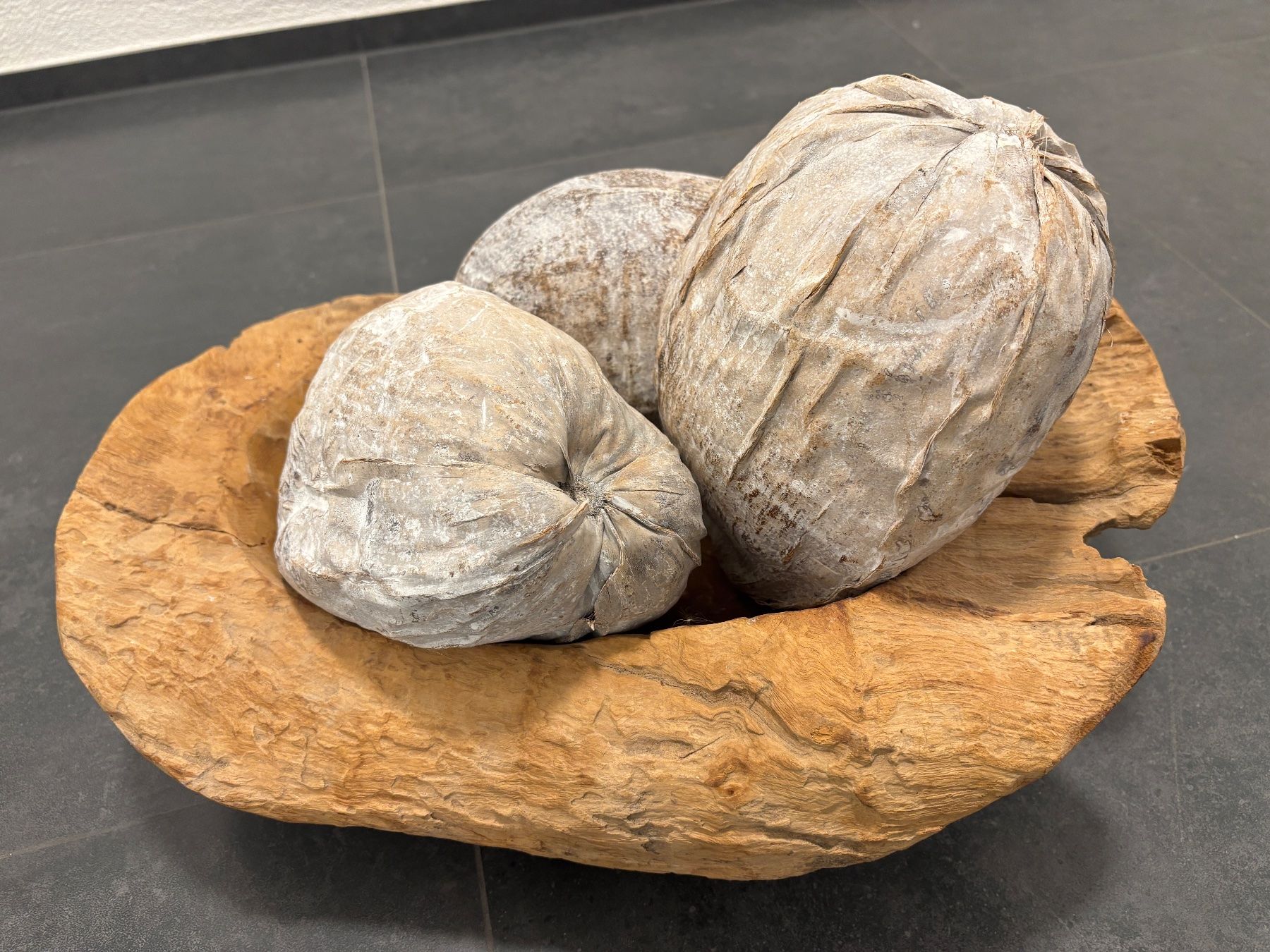 Tutte le decorazioni: Massive Holz Dekoschale und Nüsse – Usato da Lengnau BE venduto da 4ConsultingSolutions 4