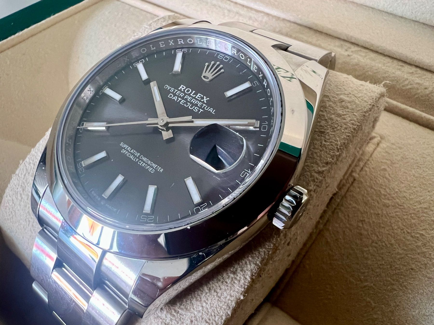 Rolex Uhren: ROLEX Datejust 41 Rhodium dial, Ref. 126300, Full Set 2019 – Neu (gemäss Beschreibung) aus Le Mont-sur-Lausanne von LycaGallery 1