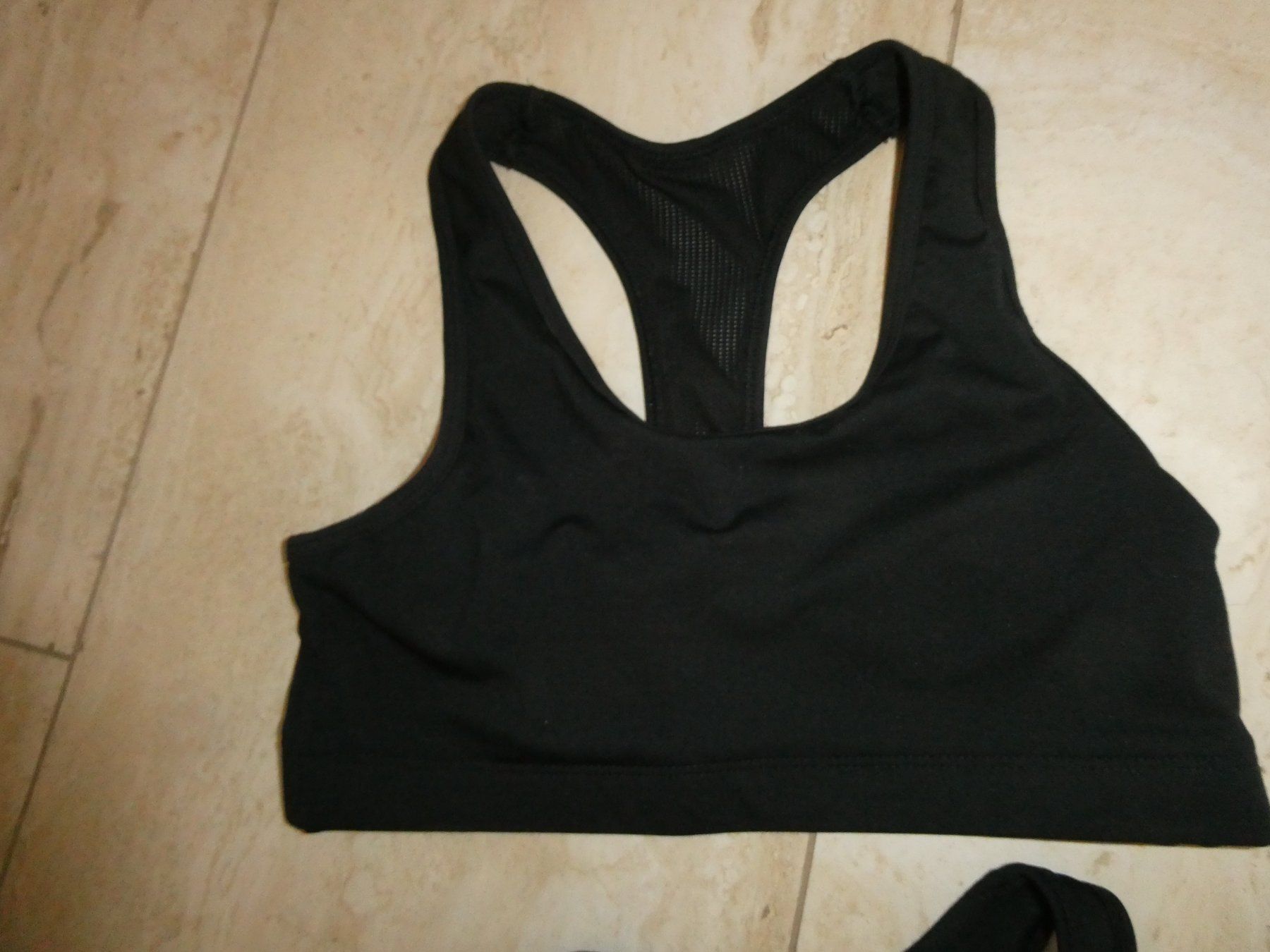 Kleiderpakete & -sets: Sporthose mit Tops – Gebraucht aus Mels von KOSL 4
