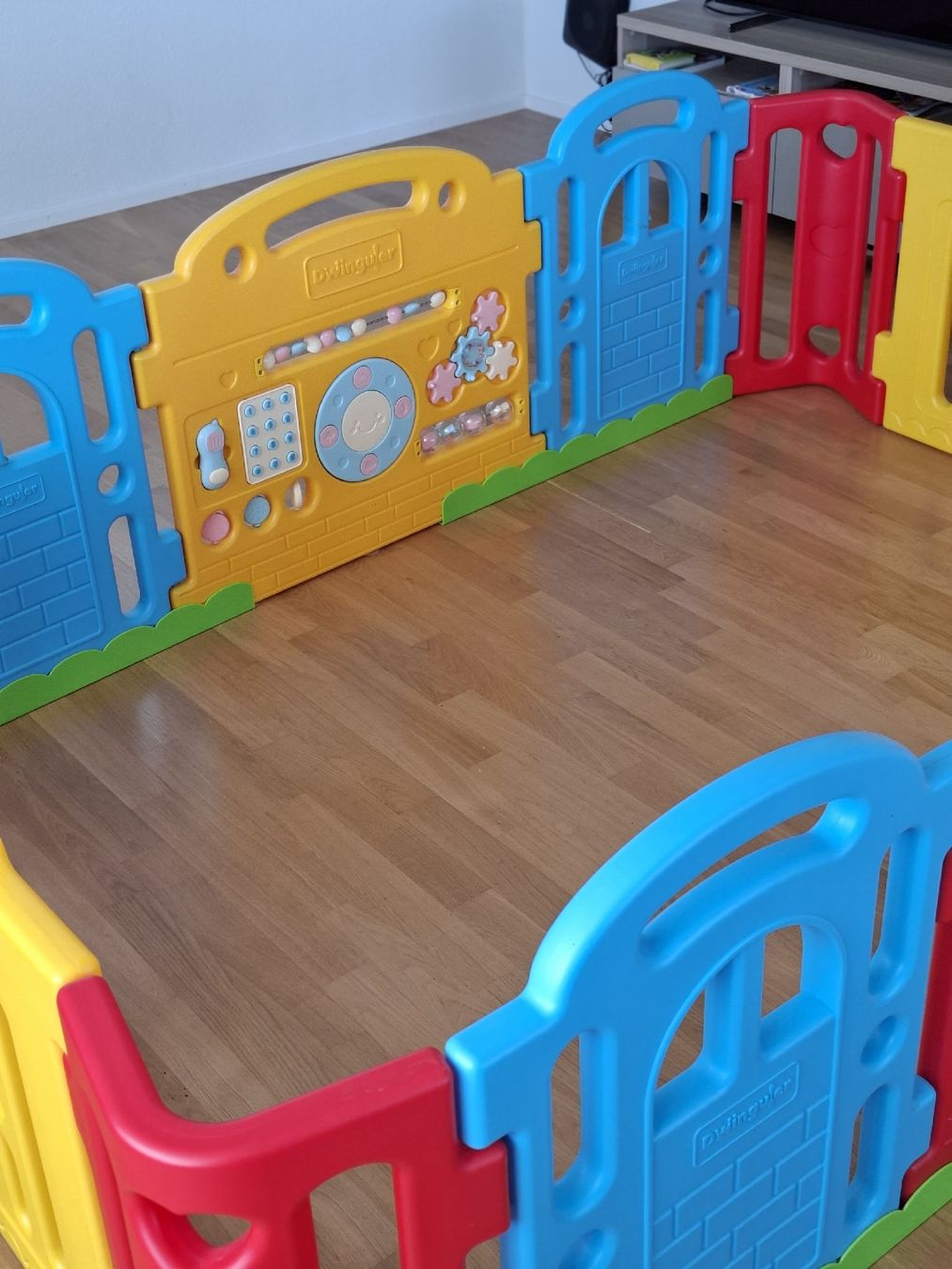 Box & Barriere di sicurezza: Dwinguler Spielplatz, Laufgitter, flexibel erweiterbar! – Usato da Emmenbrücke venduto da inVinoVeritas88 2
