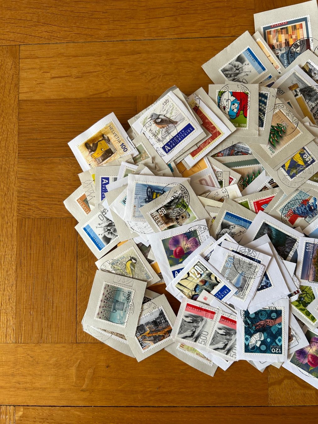 Alle Briefmarken: 1000 timbres suisses à décoller. – Gebraucht aus Genève von Sagarmatha 1