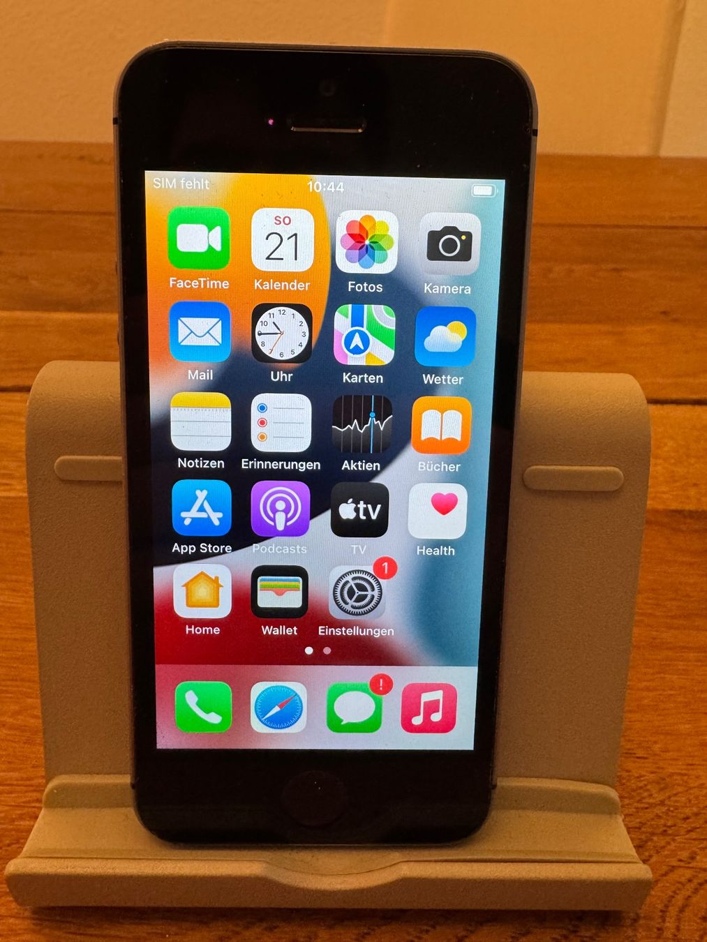 Apple Telefoni cellulari / Smartphones: iPhone SE mit 96% Akku Kapazität – Usato da Adliswil venduto da Busys