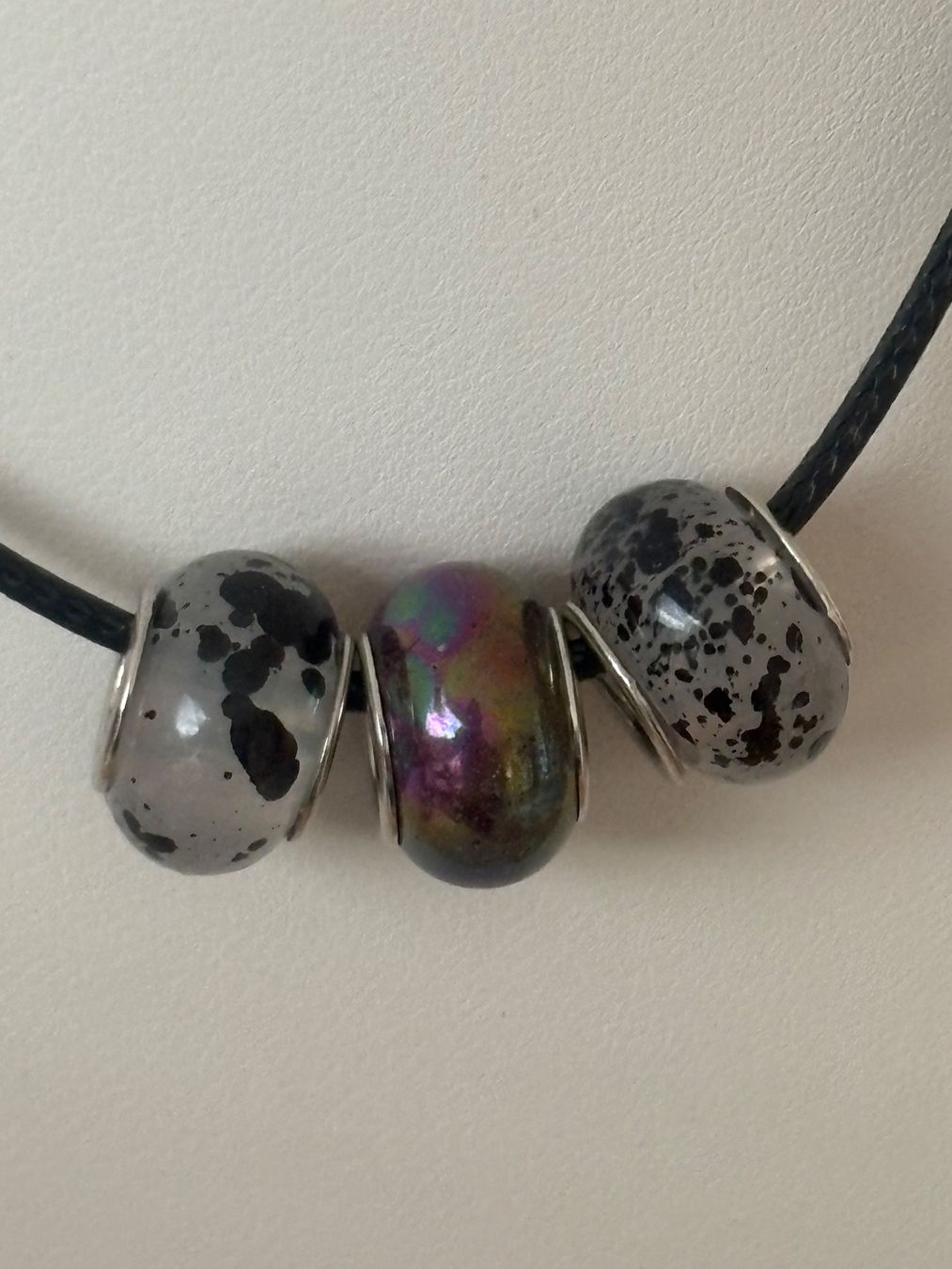 Catenine: Kette  mit Anhänger schwarz/  violett – Nuovo (secondo la descrizione) da Biel-Bienne venduto da Roserosse13 1
