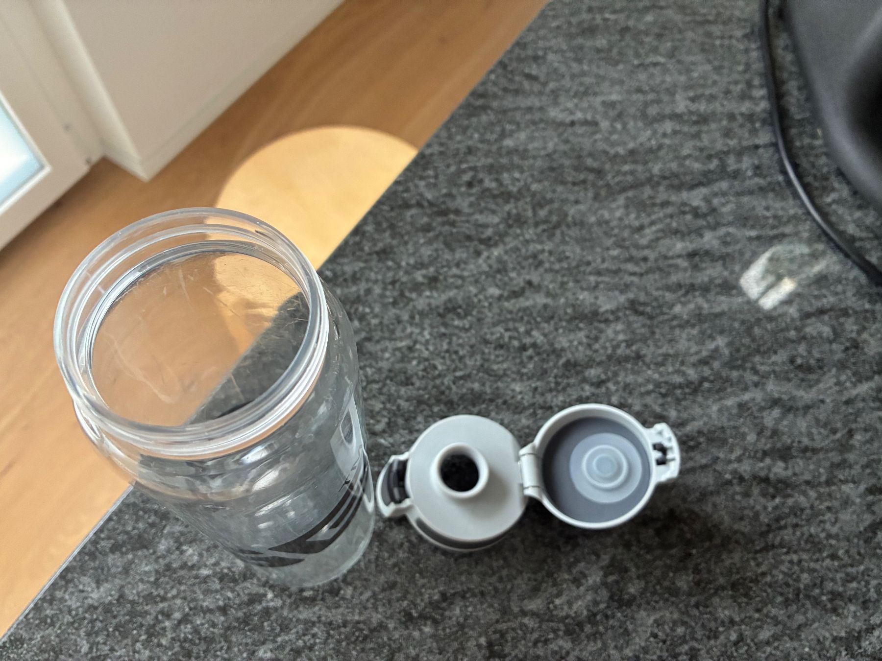 Sigg Borracce & Thermos: SIGG - Tritan Drinking Bottle - transparent/black - 0.75L – Usato da Elsau venduto da thu_ld7z 3