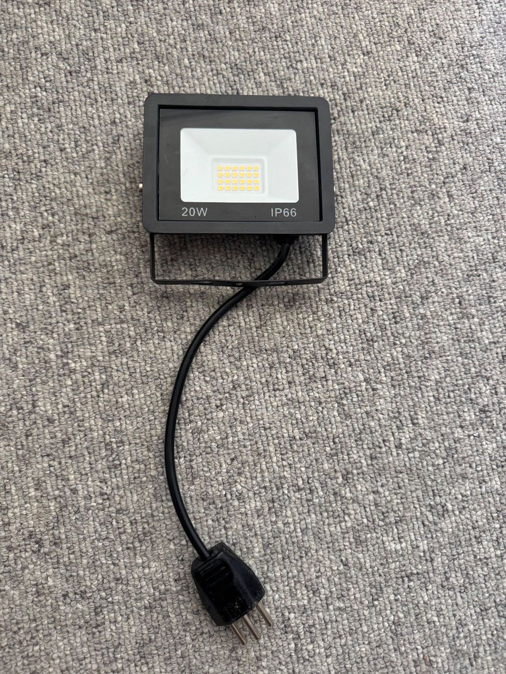 Lampade: LED Fluter 20w schwarz – Usato da Weinfelden venduto da rizzla360