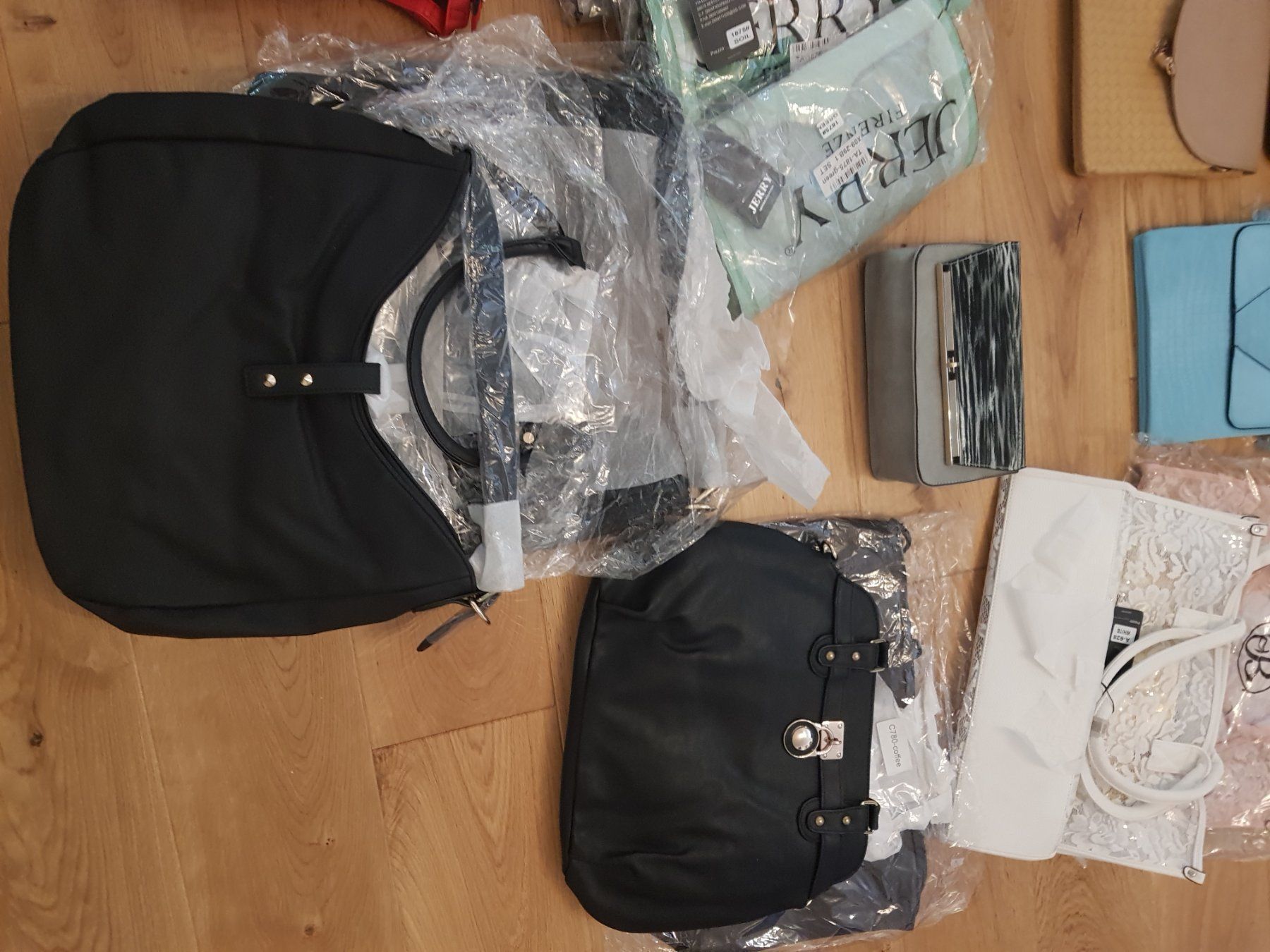 Borse da donna: Restposten 26 schöne Taschen! – Nuovo e nell'imballaggio originale da Lupfig venduto da Angel17 2