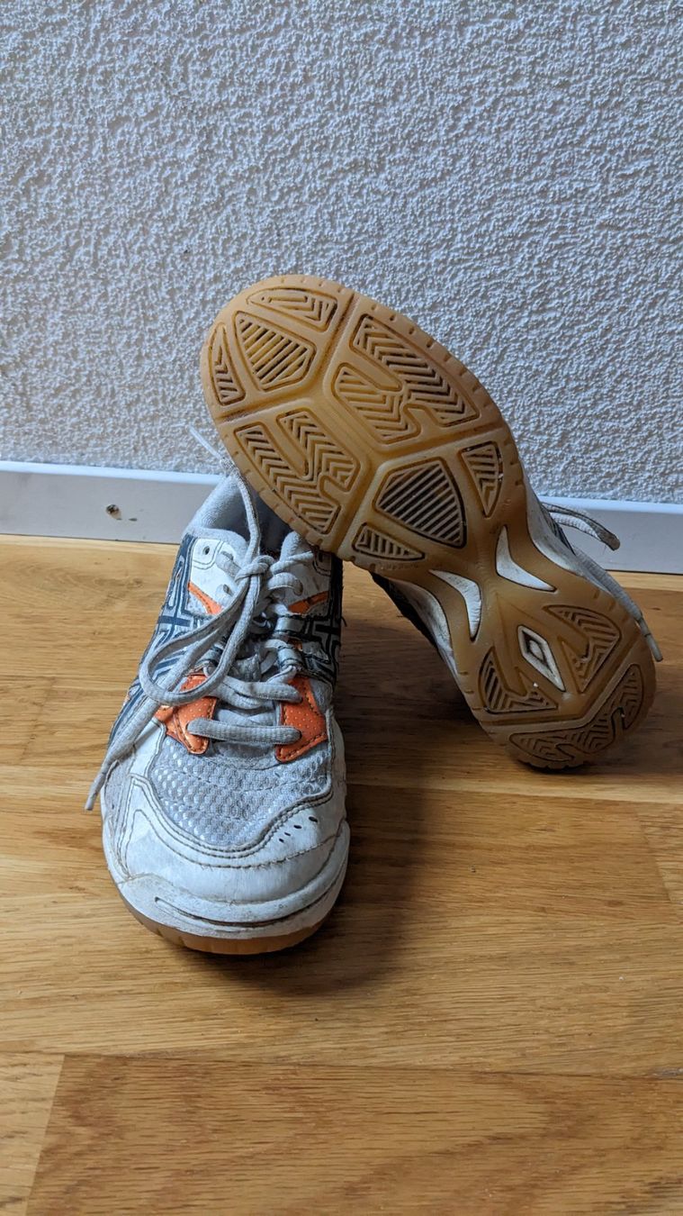 Asics Scarpe da uomo: ASICS Sportschuhe Gr.35 – Usato da Sutz venduto da Rawypp 1