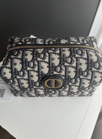 Dior 30 Montaigne Vénus Pouch Makeup Bag