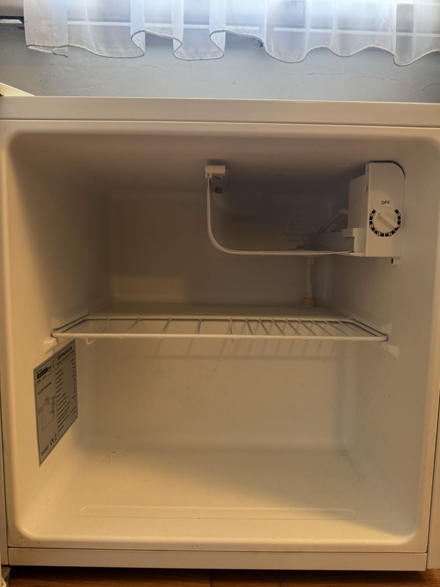 Kühlschrank: Compact White Mini Fridge - Perfect for Small Spaces! – Gebraucht aus Zürich von afe_h7xh 2