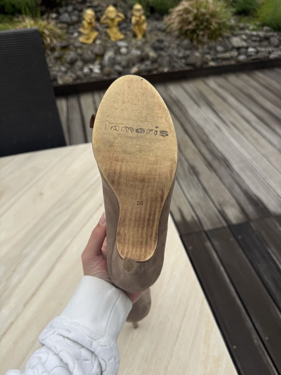 Tamaris Scarpe da donna: Braune Tamaris Pumps Gr. 38  – Nuovo (secondo la descrizione) da Engelburg venduto da mia_n6tr 4