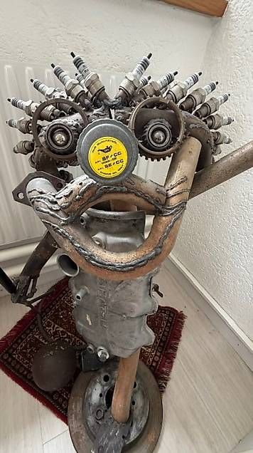 Statuette: Kunstfigur 'Oily' aus Autoteilen – Usato da Tenniken venduto da nin_96h5 1