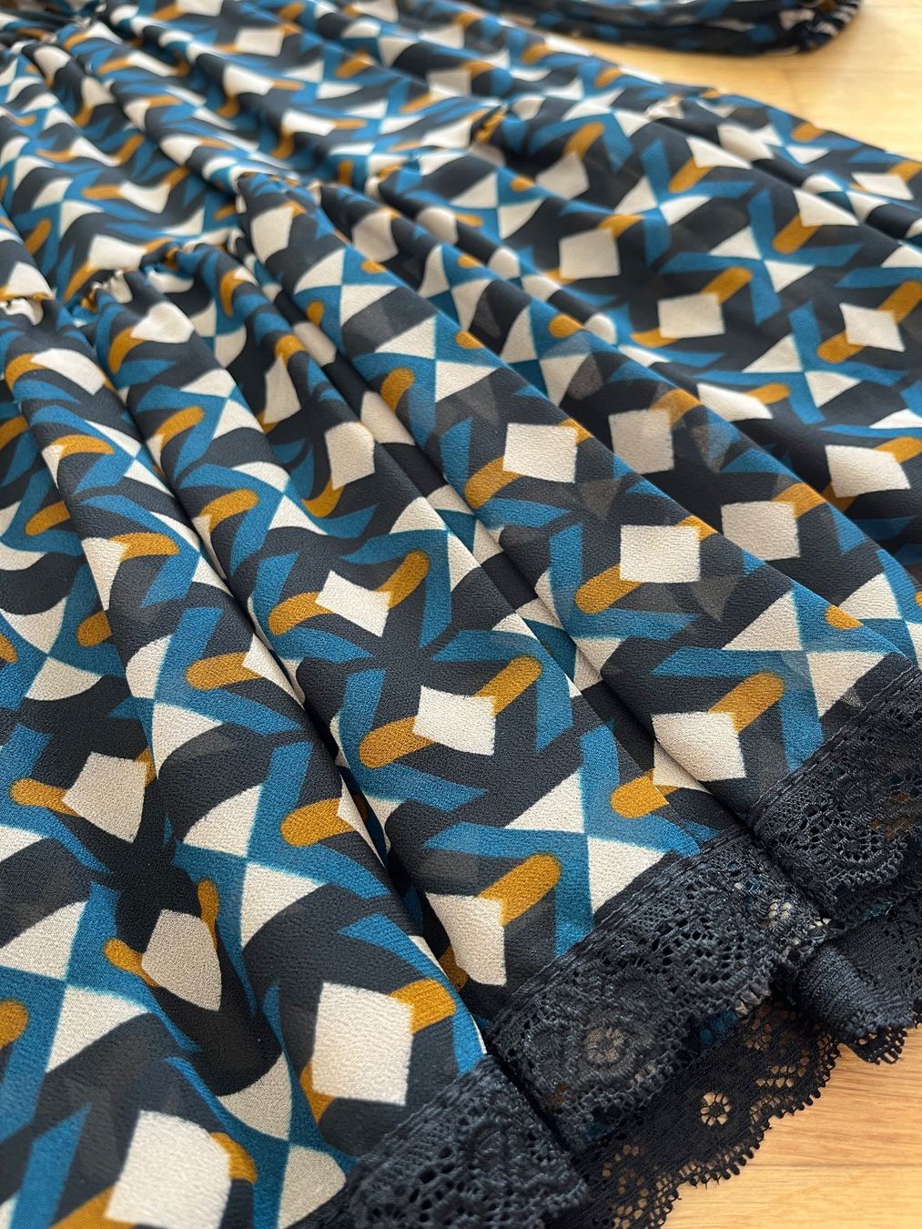 Kleider: Kleid Grösse S – Gebraucht aus Glis von lou.fr 2