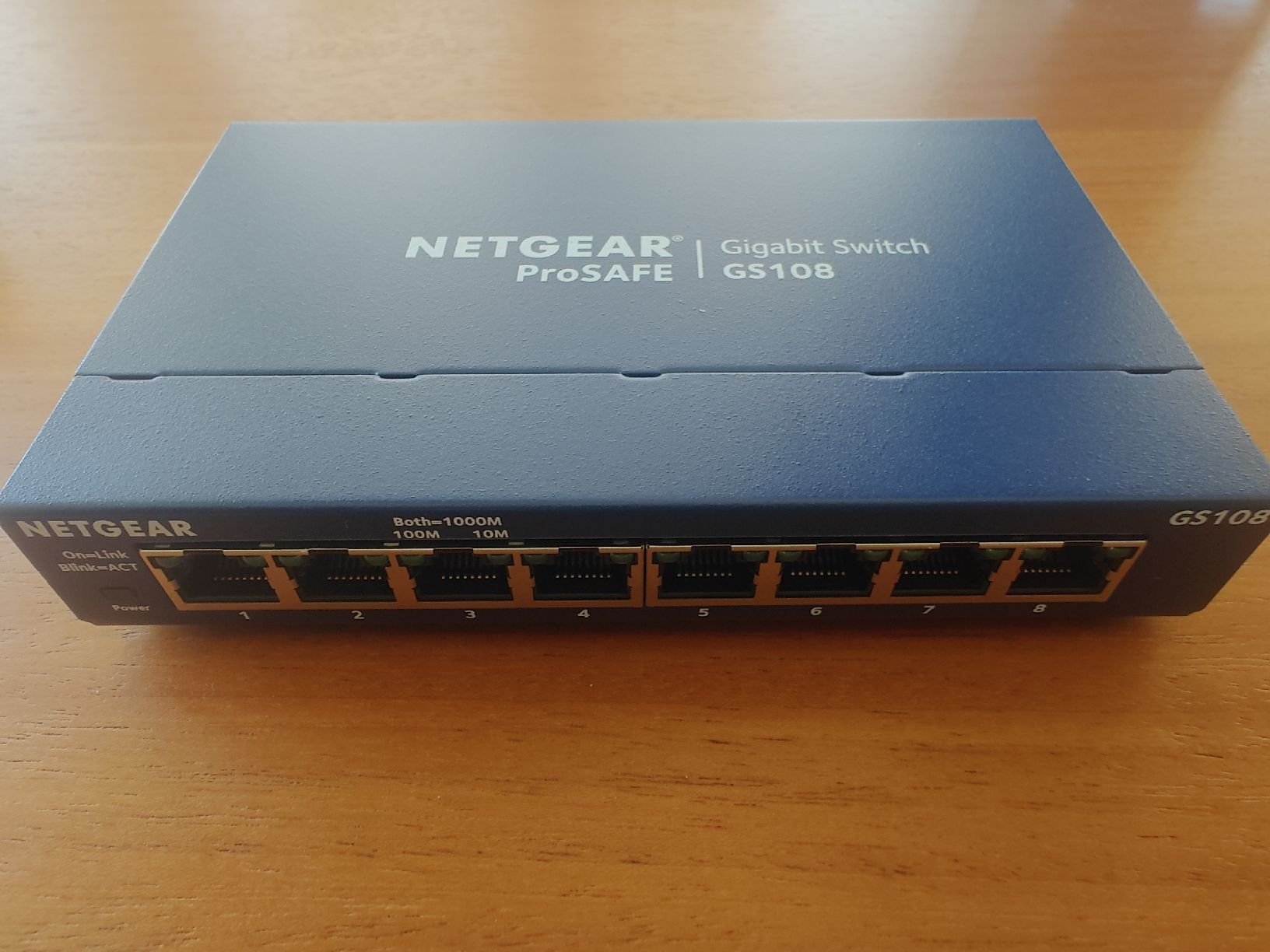 Netgear Hub & Switch: Netgear ProSafe GS108 Gigabit Switch – Usato da Menzingen venduto da tschey-tschey 1