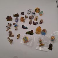 Pins vintage Mario Denver Barbie Schtroumpf Duracell Feebles