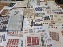 Posten Briefmarken, meist aus dem Ausland