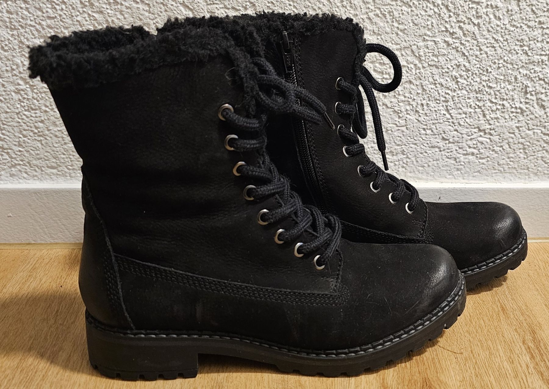 Chaussures femmes: Winterstifeletten – D'occasion à Winkel par aivahmolina 1