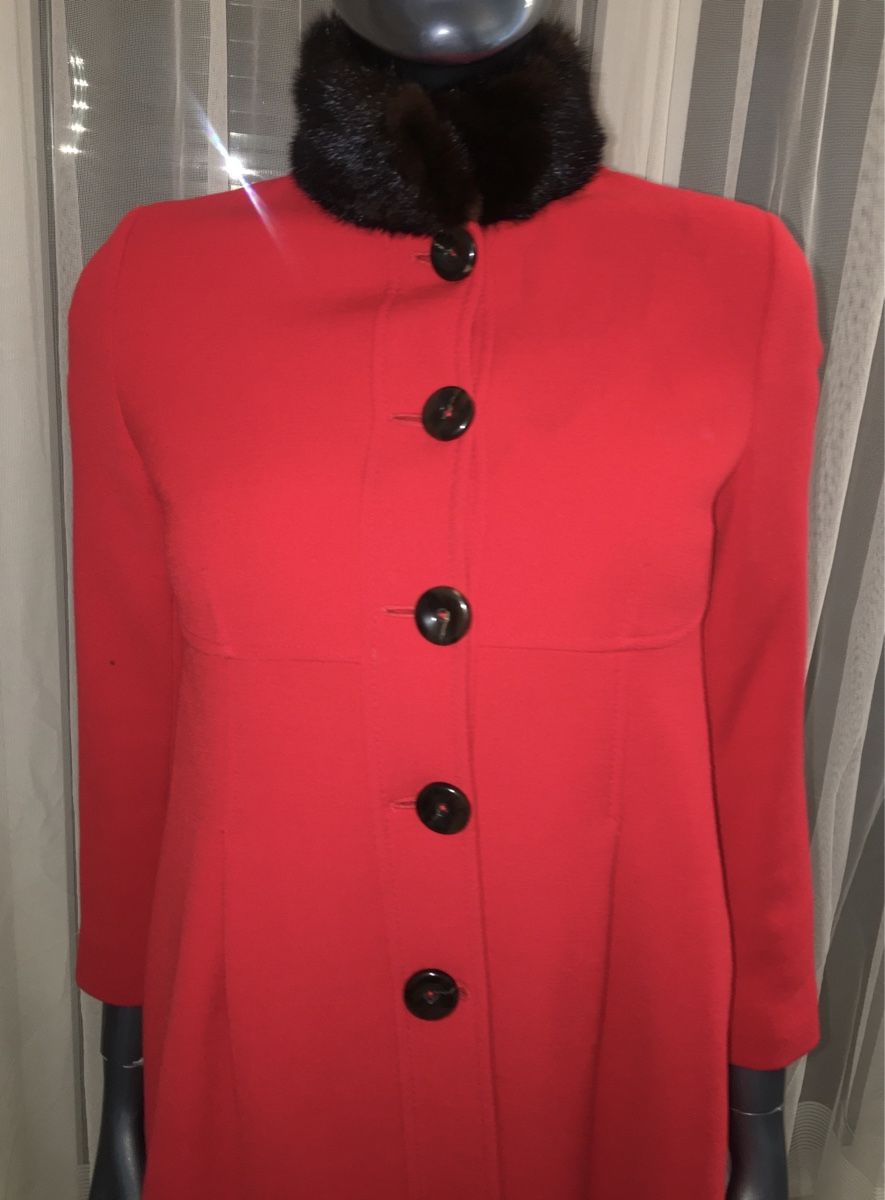 Valentino Mäntel: RED VALENTINO MANTEL MIT PELZ GR. 38 (IT 42) – Gebraucht aus Unteraegeri von MH203 3