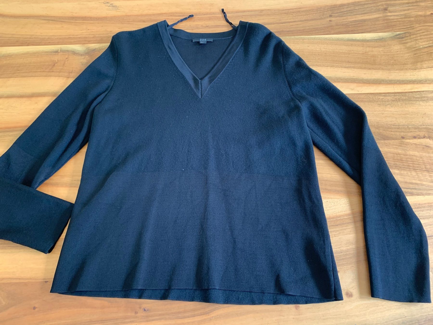 Cos Maglioni & Felpe: COS Strickpullover V-NECK , Grösse S, schwarz, elegant NWT – Nuovo (secondo la descrizione) da Meiringen venduto da Jwash