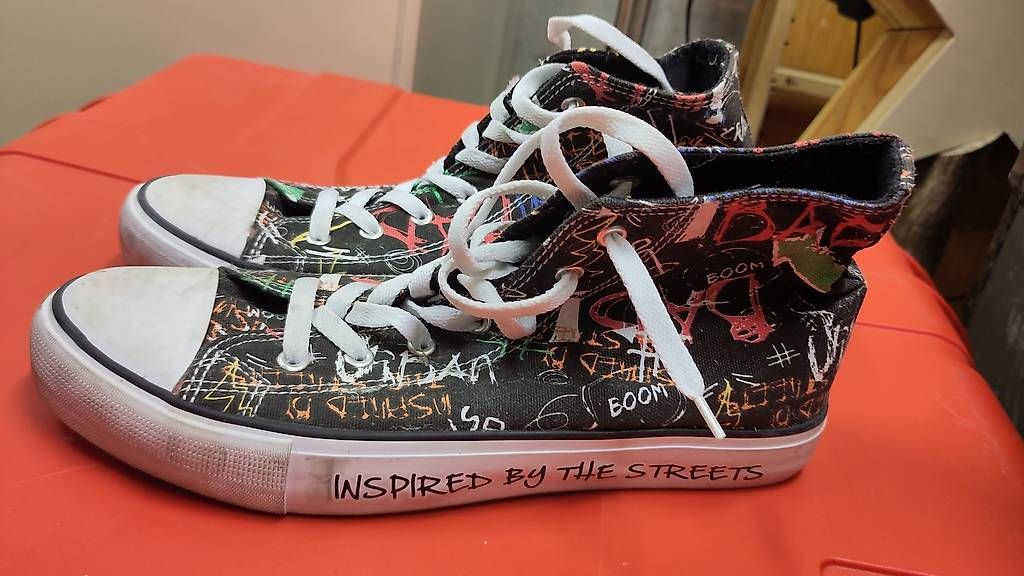 Schuhe für Jungen: Turnschuhe  – Gebraucht aus Niederlenz von rot_f9sd