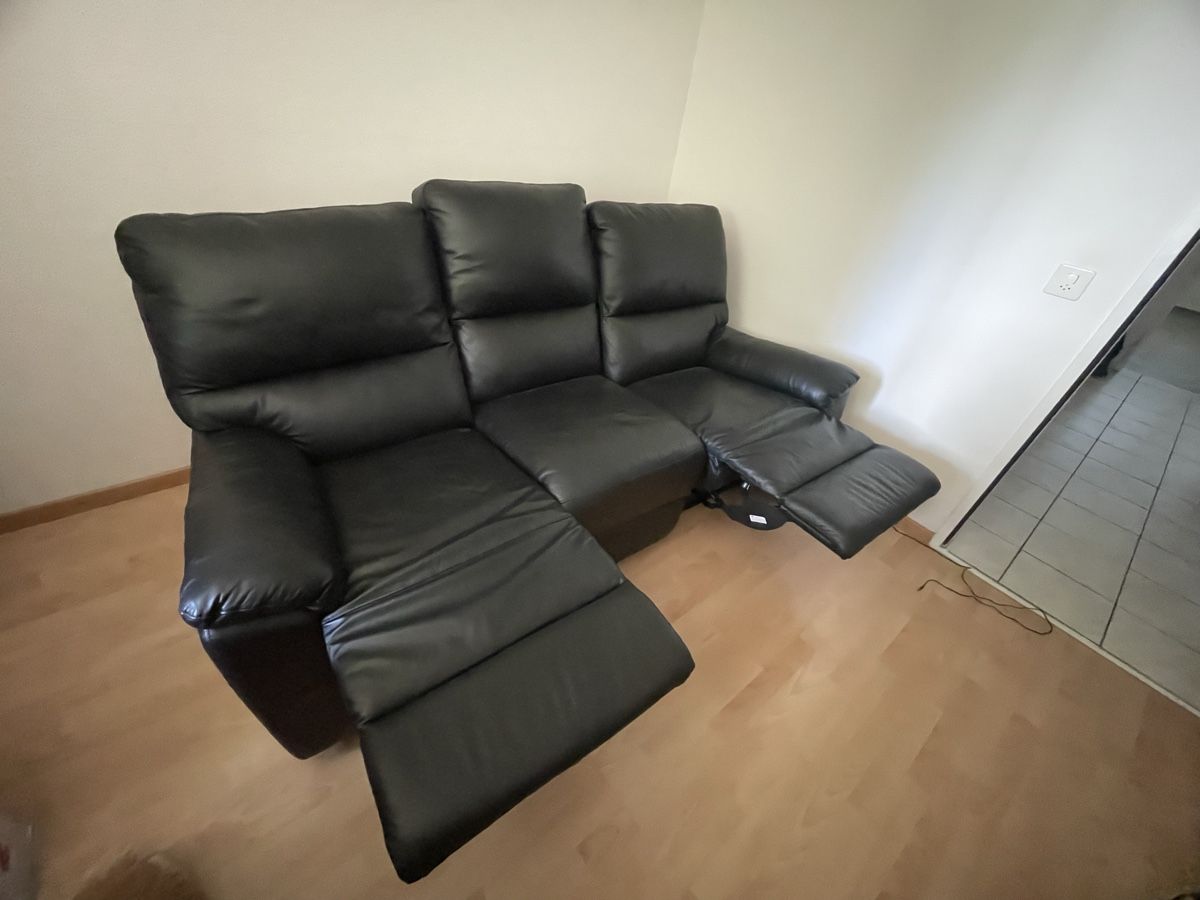 Sofas: Ledersofa Schwarz mit Liegefunktion – D'occasion à Illnau par gra_v5qy