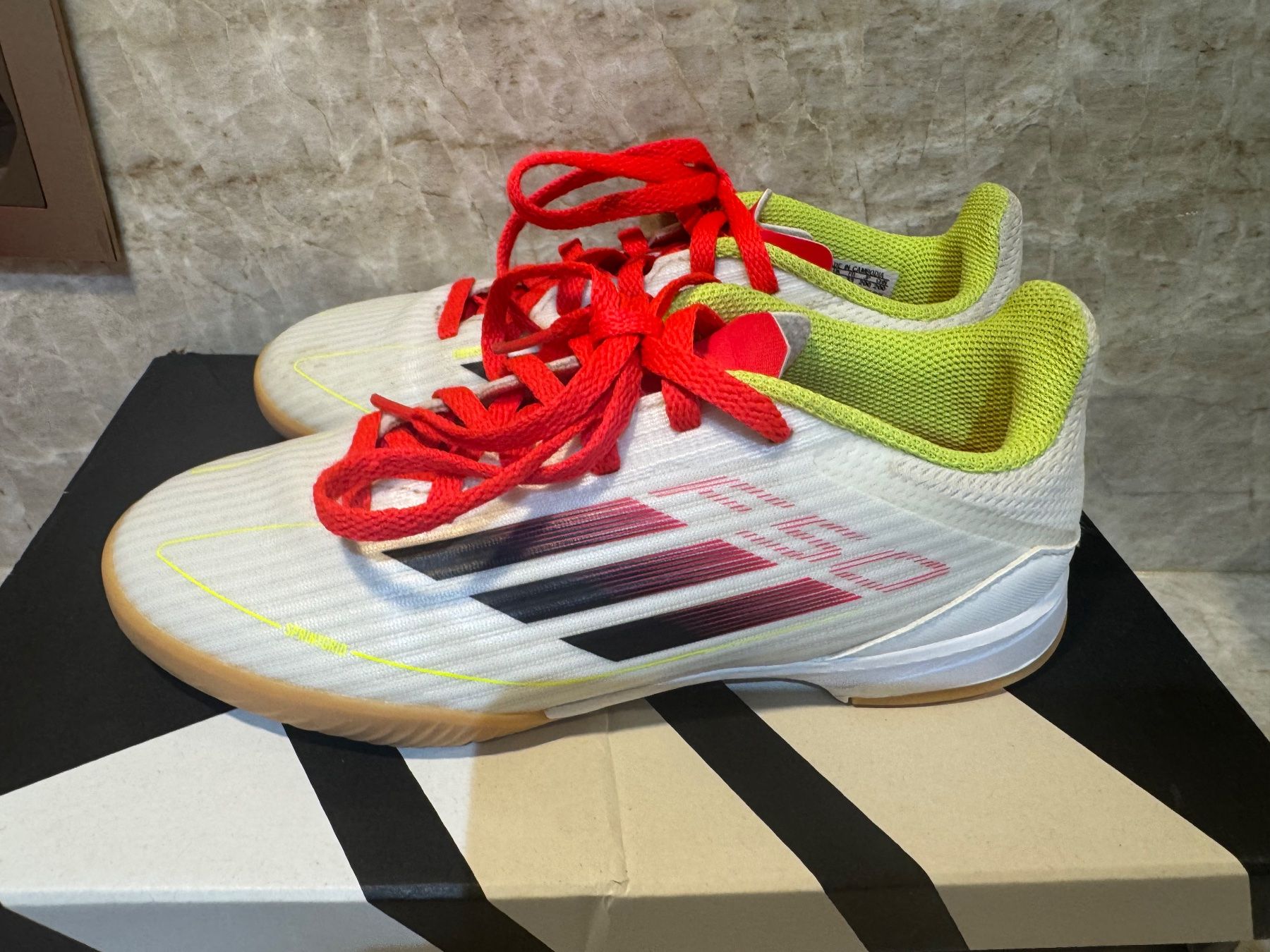 Adidas Schuhe für Jungen: Adidas crampons  T33 – Gebraucht aus Conches von chn_hgl6 1