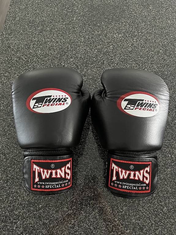Sonstige Accessoires für Herren: Boxhandschuhe von Twins – Neu (gemäss Beschreibung) aus Hinwil von Celine_2124