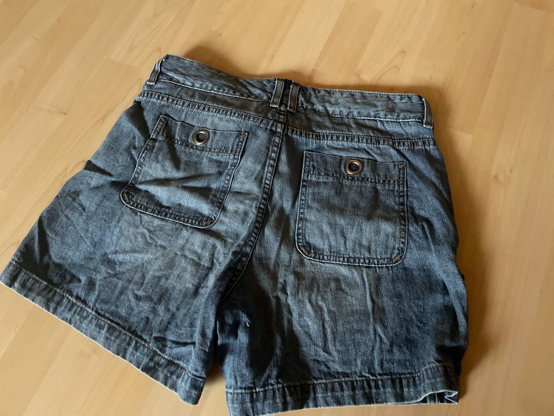 Lee Jeans: Shorts Lee – Usato da Münsingen venduto da Ckolibri 1