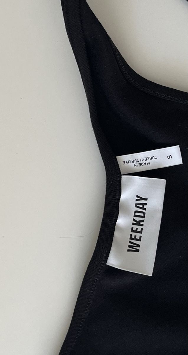 Weekday Top: Weekday Top, S – Nuovo (secondo la descrizione) da Zumikon venduto da nata_sells 3