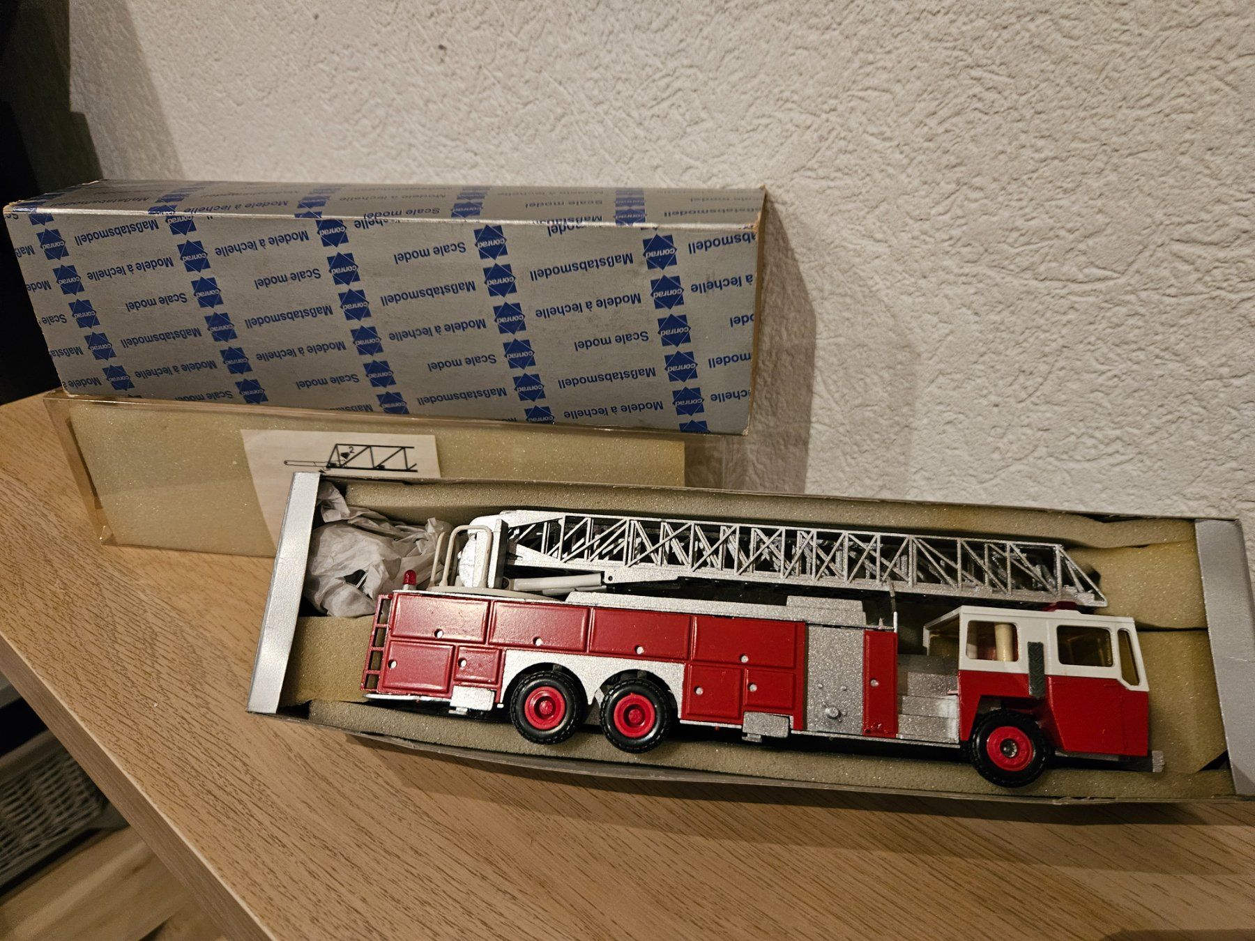 Conrad Modellbausätze & Standmodelle: Camion pompier us conrad – Gebraucht aus Bevaix von Tuckers