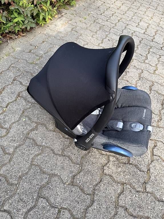 Seggiolini per auto: Maxi Cosi Babyschale inkl. Isofix – Usato da Ittigen venduto da PLJ 2