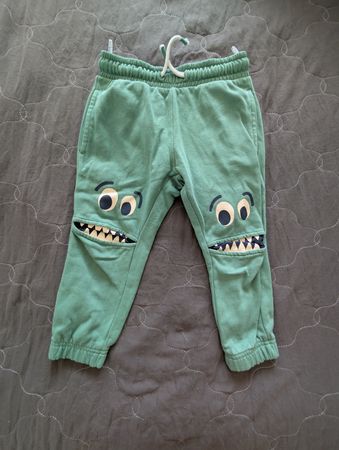 Kinder Jogginghose C&A Grösse 98cm grün guter Zustand