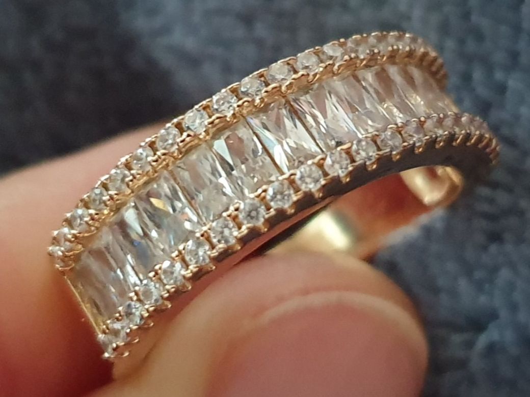 Anelli: Ring mit Glasschteine – Nuovo (secondo la descrizione) da Lengnau BE venduto da Mango888