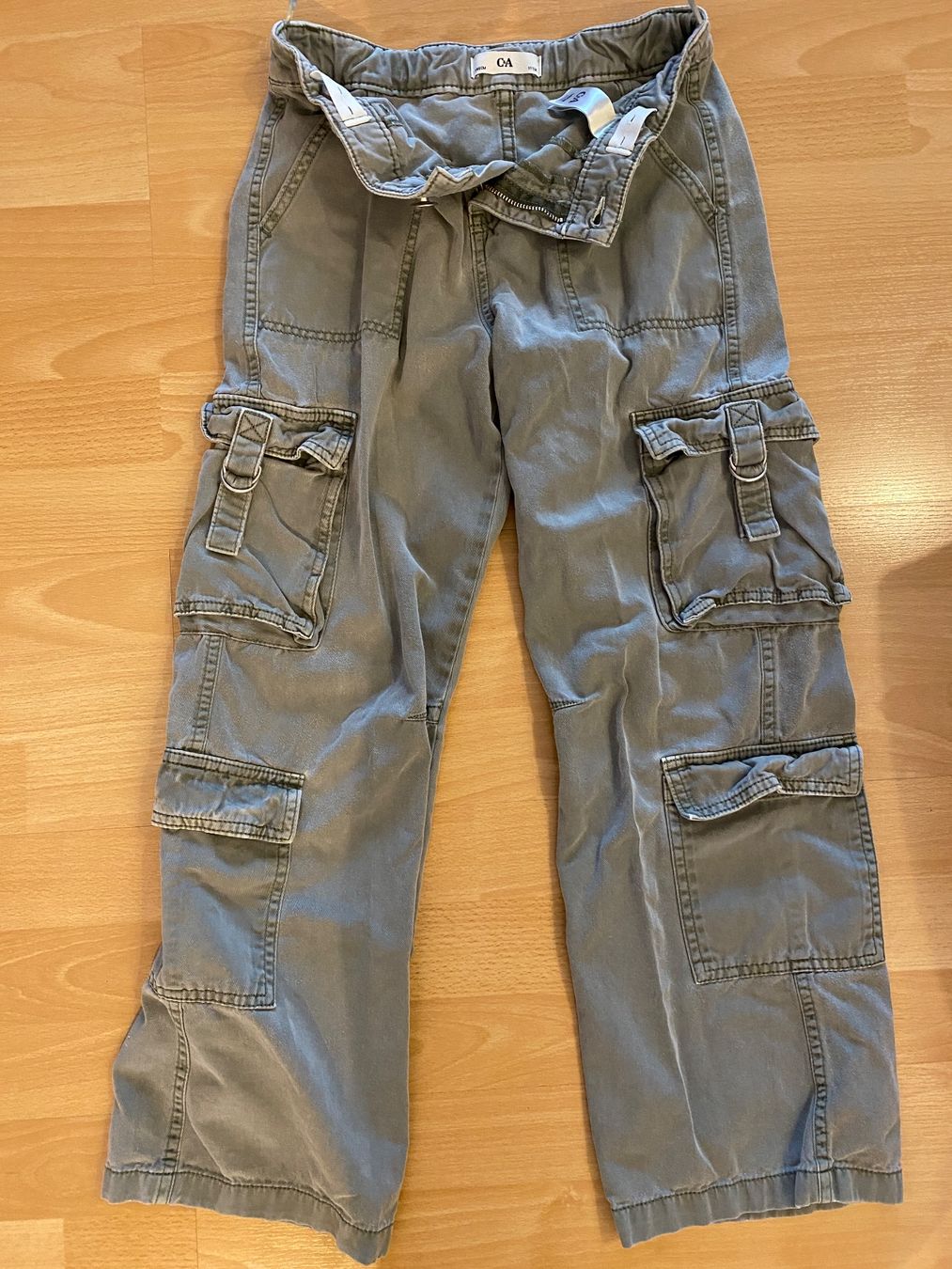 H&M Pantaloni: Hose gr. 146 olivgrün – Usato da Schwarzenbach SG venduto da roto06