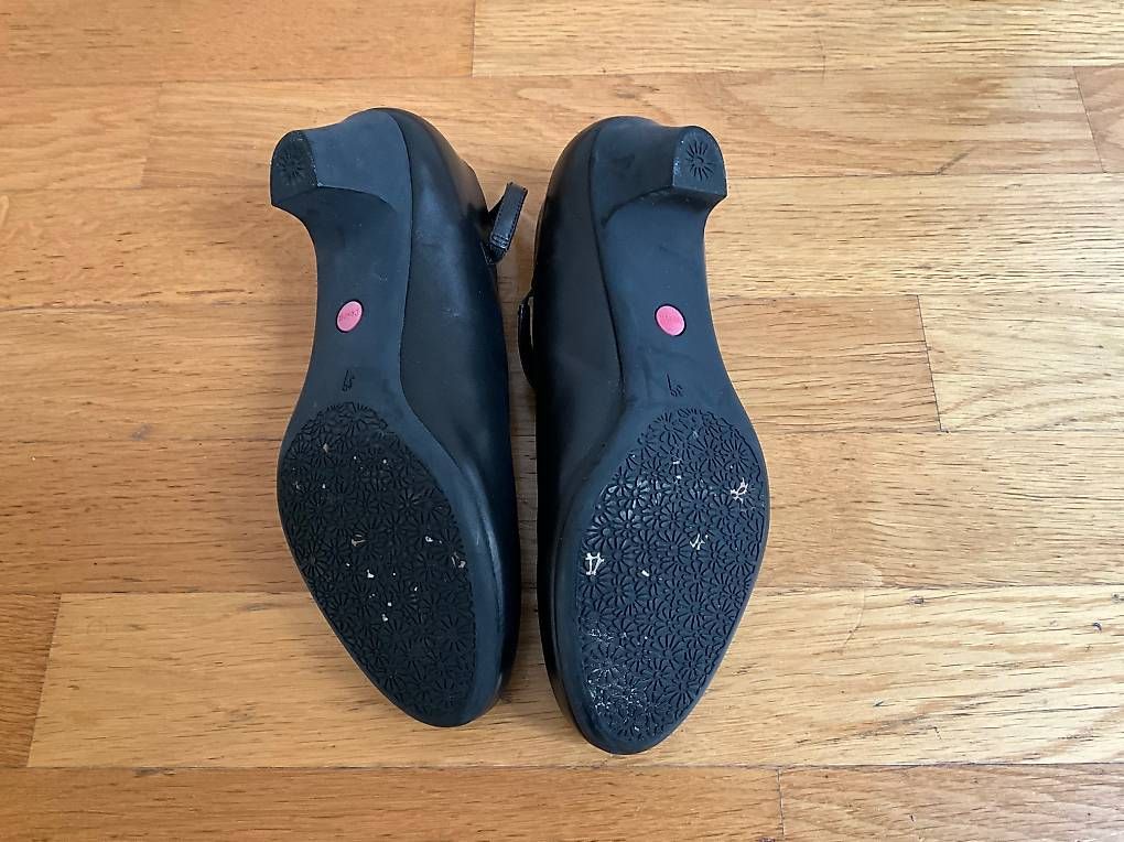 Camper Scarpe da donna: Schwarze Lederpumps von Camper, Grösse 38. – Usato da Zürich venduto da mar_6dwy 1