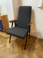 Gemütlicher Vintage Sessel, Top Zustand, Grau, Holzarmlehnen