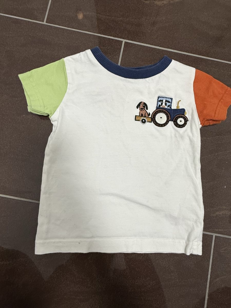 Camicie, Top & T-shirt: T-Shirt 6-9 Monate – Usato da Kölliken venduto da Vivii01