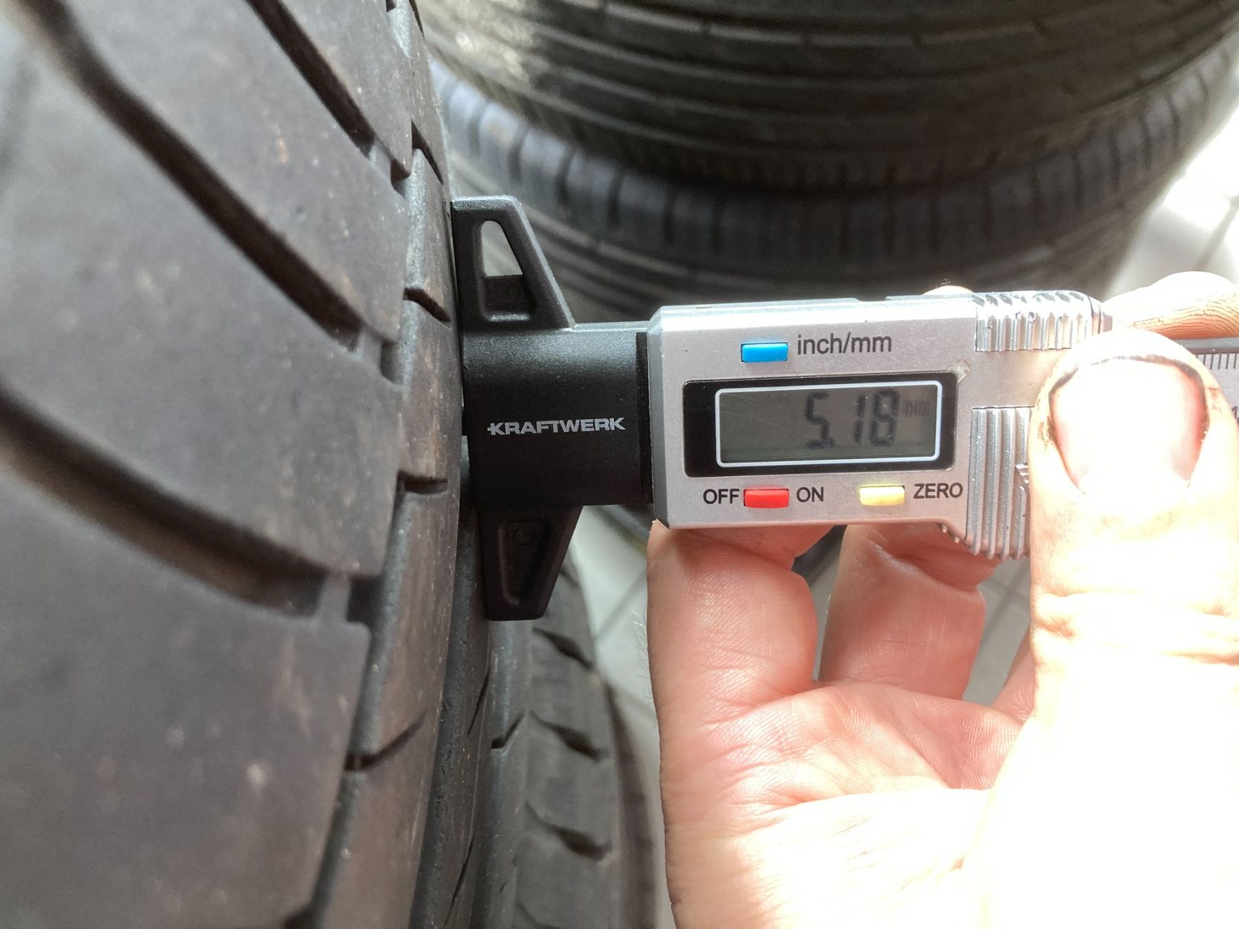 Continental Pneus & Kompletträder: 235/50R19 Sommerpneu Continental – Gebraucht aus Cham von WB2223 6