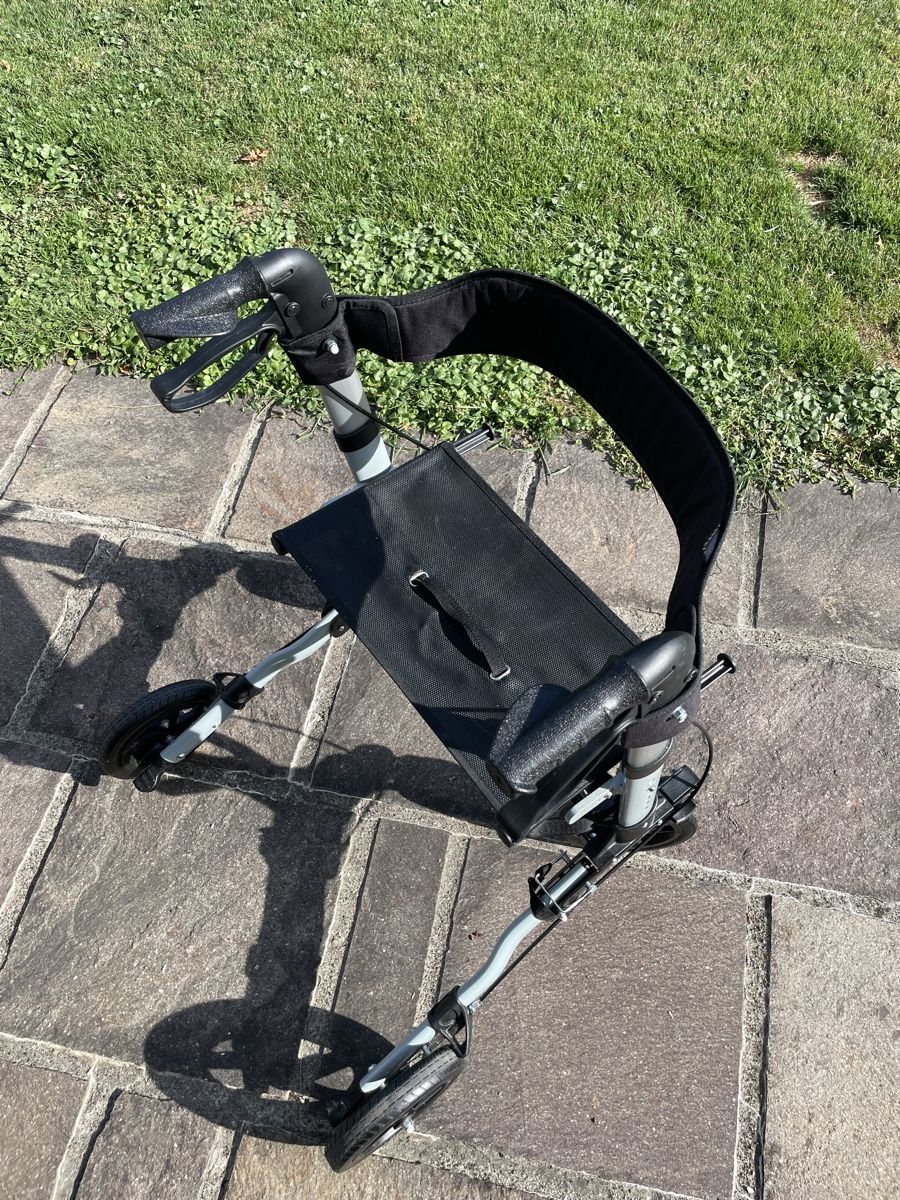 Ausili per la deambulazione: Gehhilfe Rollator gebrauchter Zustand – Usato da zürich venduto da Michelbourquin 1