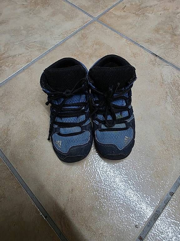 Scarpe per ragazzi: Adidas Wanderschuhe Grösse 22 – Usato da Luterbach venduto da roxy_world