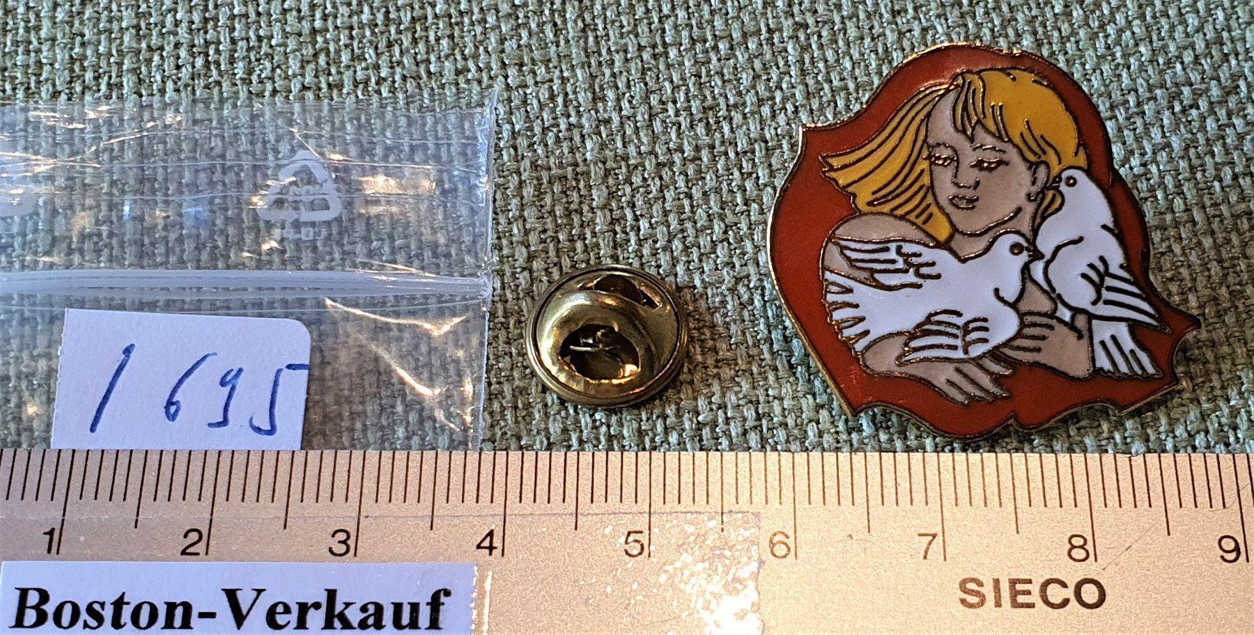 Plaketten & Abzeichen: I695 Kunst Pin Simone Erni - Kind Taube – Gebraucht aus Reinach BL von Boston-Verkauf 1