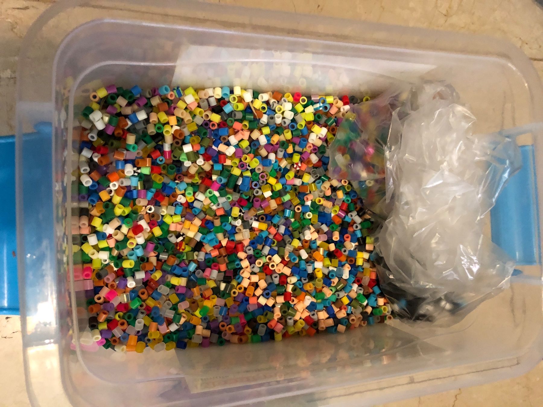 Kit bricolage: Box mit mehreren 1000 Bügelperlen – Usato da Reichenburg venduto da Tutti81