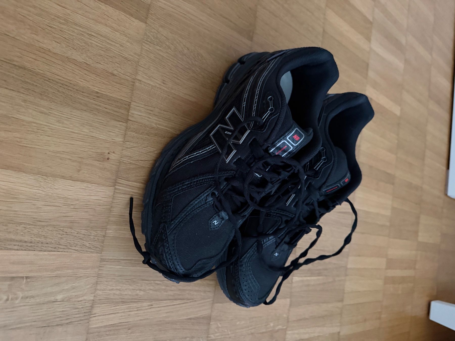 New Balance Scarpe da uomo: New Balance 1906 Schwarz – Nuovo (secondo la descrizione) da Zug venduto da dato.00