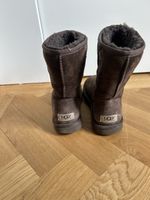 UGG Classic Short Boots, Chocolate Brown, Size 38 - Cozy!