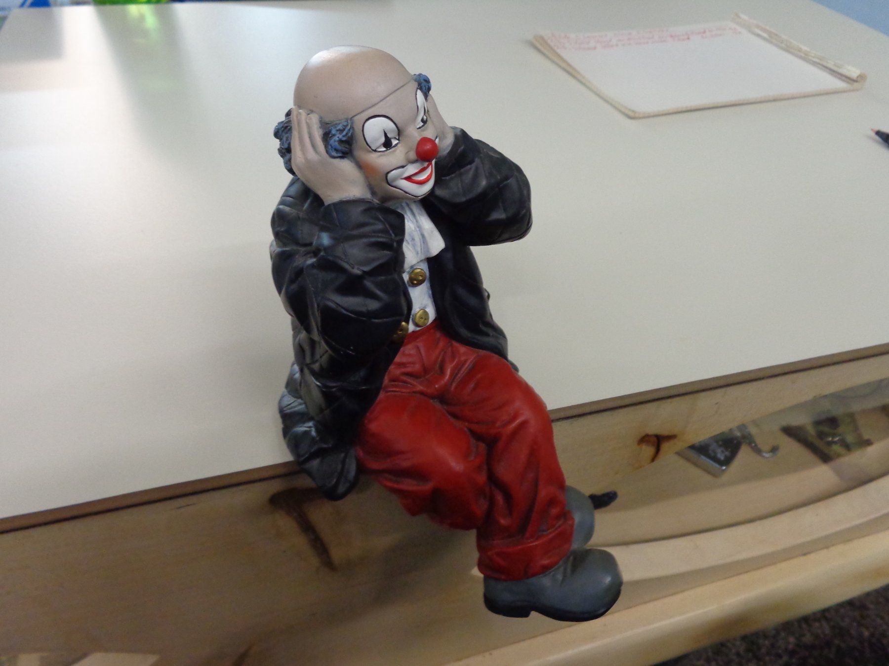 Statuette: Gilde Clown sitzend höre nix Hemd schwarz – Usato da Liestal venduto da Gecko16 1
